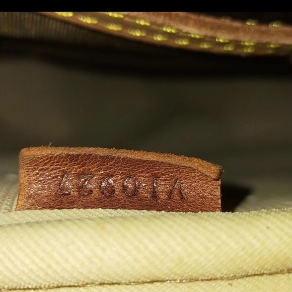 Louis Vuitton MM Evasion Travel Bag - Picture 9 of 16